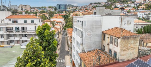 578m² Commercial property in Funchal, Portugal No. 83464 16