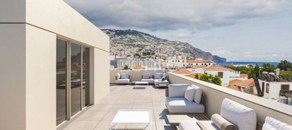 578m² Commercial property in Funchal, Portugal No. 83464 5