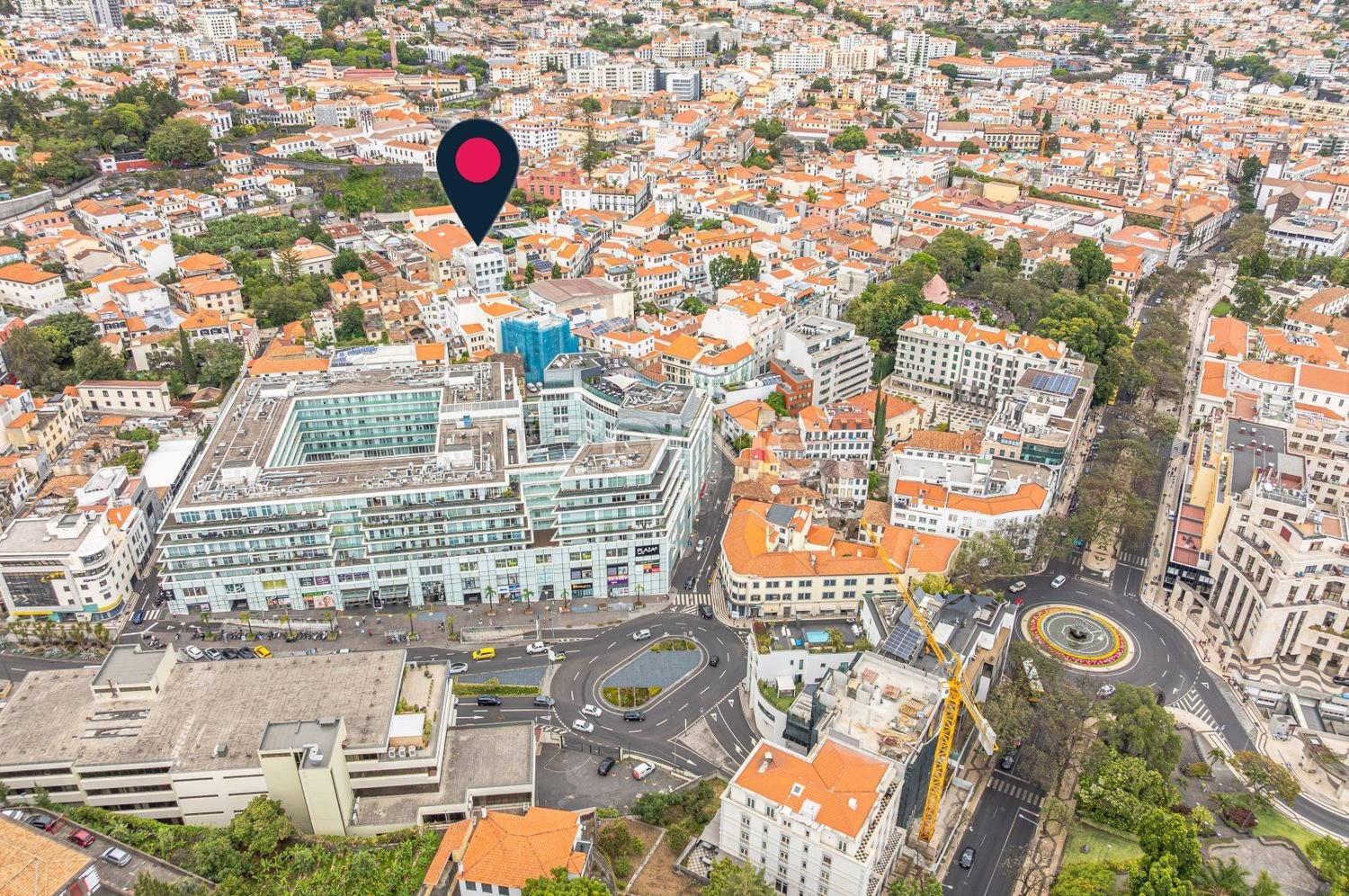 578m² Commercial property in Funchal, Portugal No. 83464