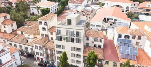 578m² Commercial property in Funchal, Portugal No. 83464 4