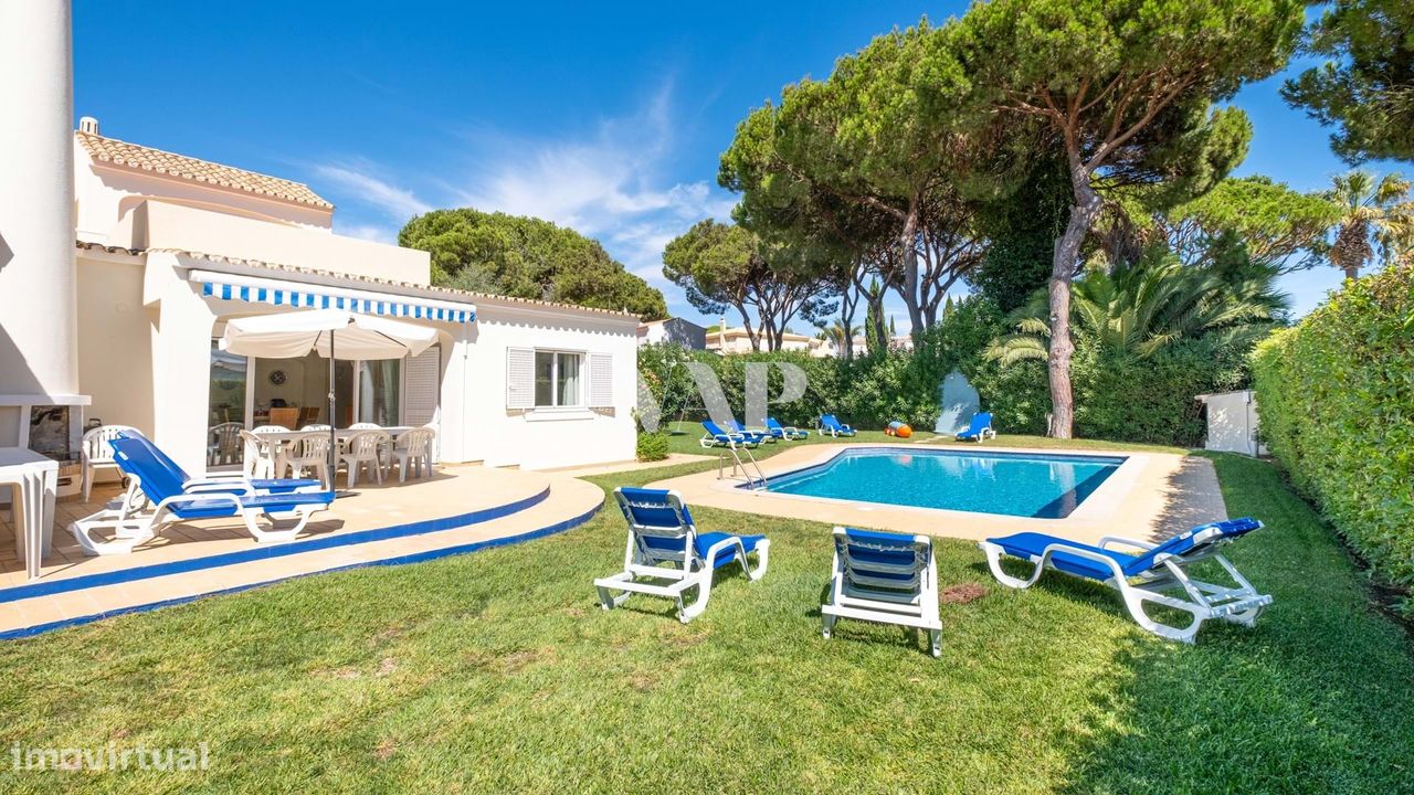 Casa de 5 dormitorios en Quarteira, Portugal No. 136671