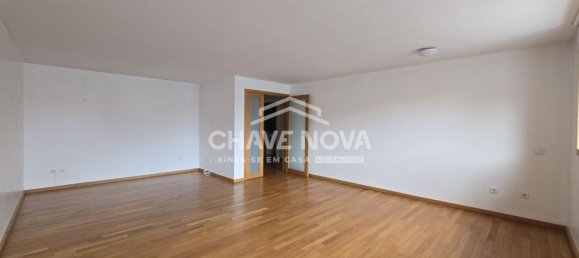 3 bedrooms Apartment in Matosinhos, Portugal No. 32261 4