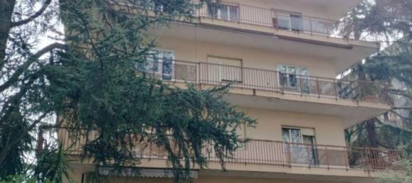 3 rooms Apartment in Caserta, Italy No. 37032 11