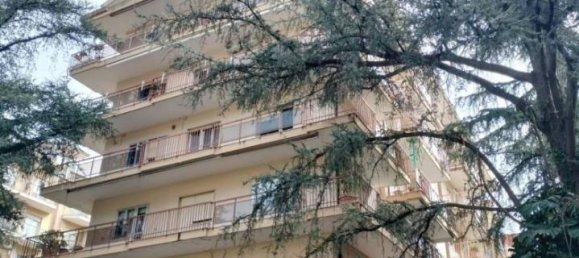 3 rooms Apartment in Caserta, Italy No. 37032 6