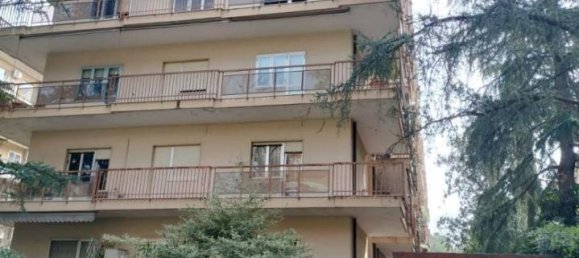 3 rooms Apartment in Caserta, Italy No. 37032 9