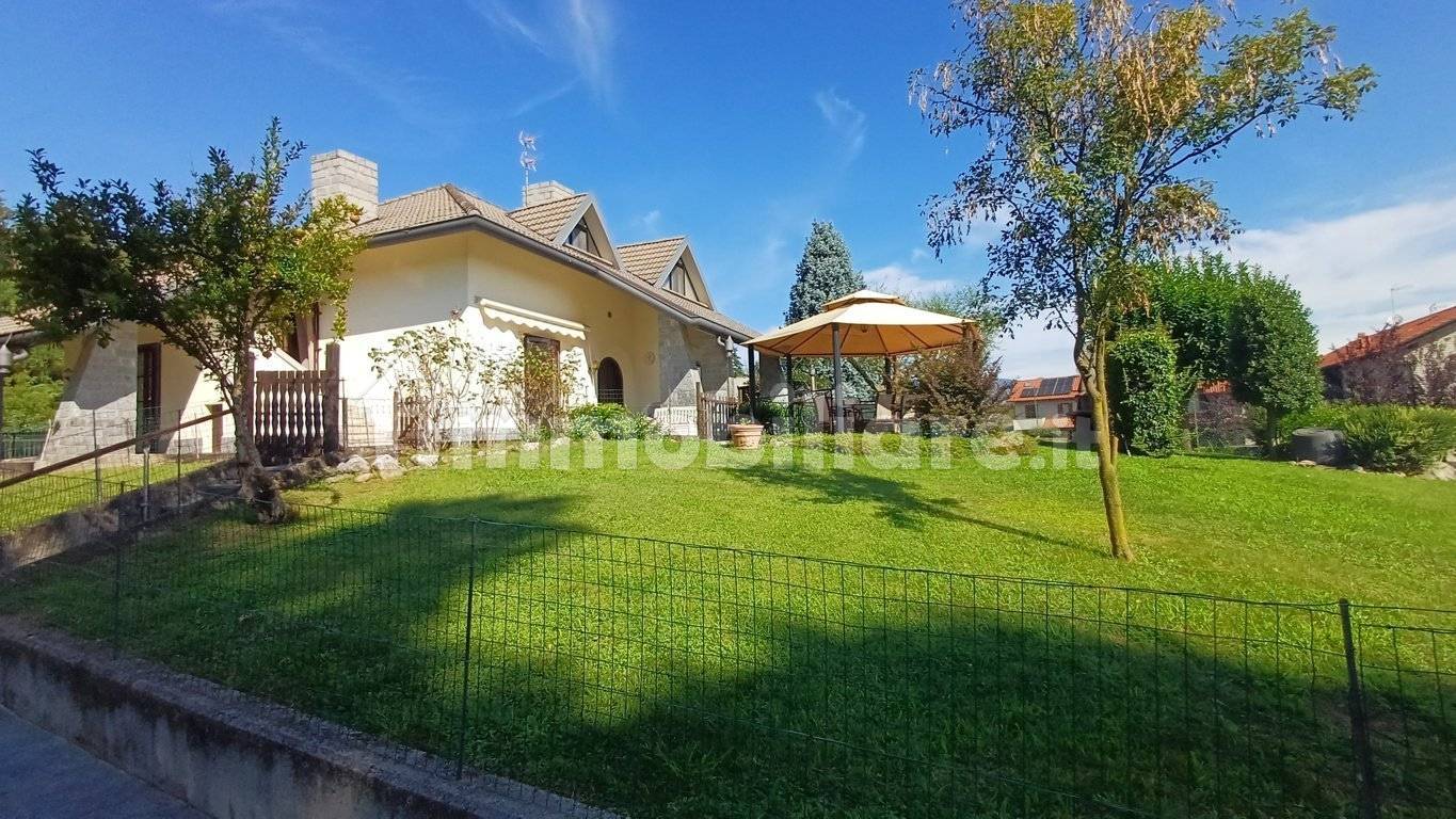 5 bedrooms Villa in Inverigo, Italy No. 360390