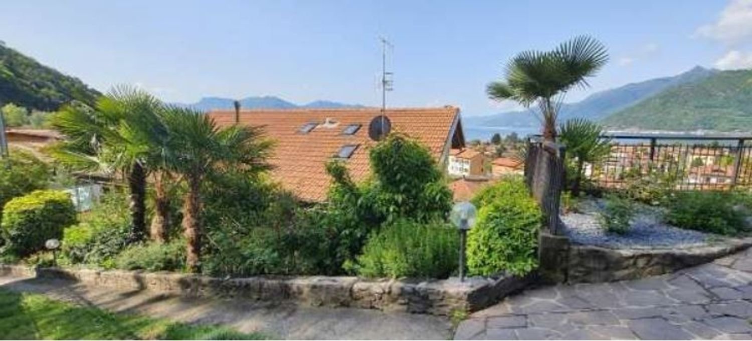 3-salle Villa à Maccagno con Pino e Veddasca, Italy No. 11829