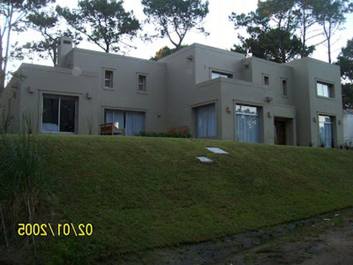 4 bedrooms House in Maldonado, Uruguay No. 9444