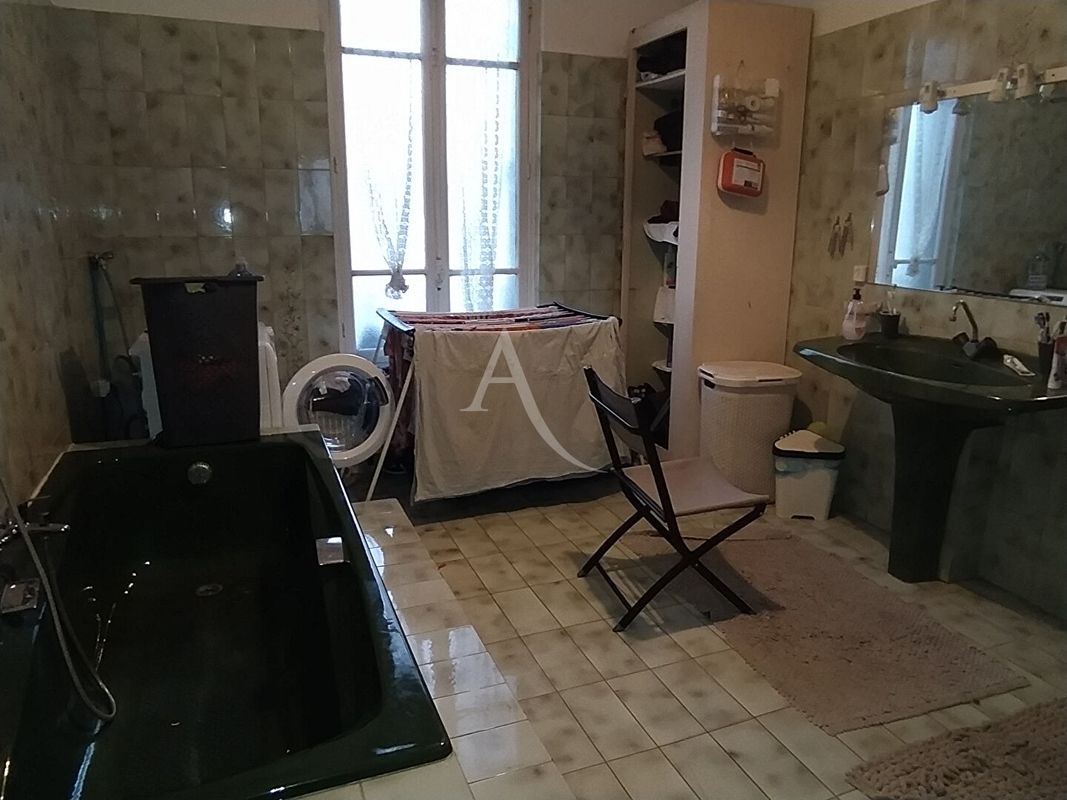 5 bedrooms House in Rosny-sous-Bois, France No. 182328