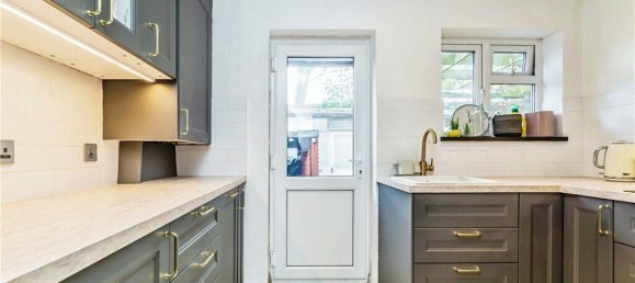 4 bedrooms Commercial property in Croydon, United Kingdom No. 7980 28