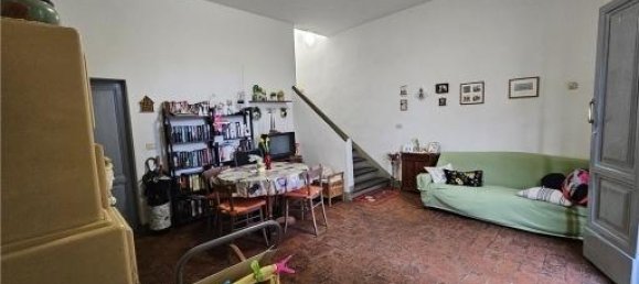 10 rooms House in Empoli, Italy No. 32322 2