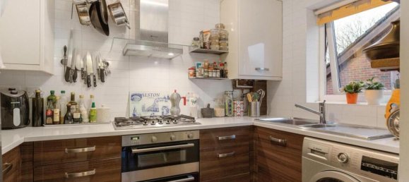 2 bedrooms Apartment in London, United Kingdom No. 3593 2