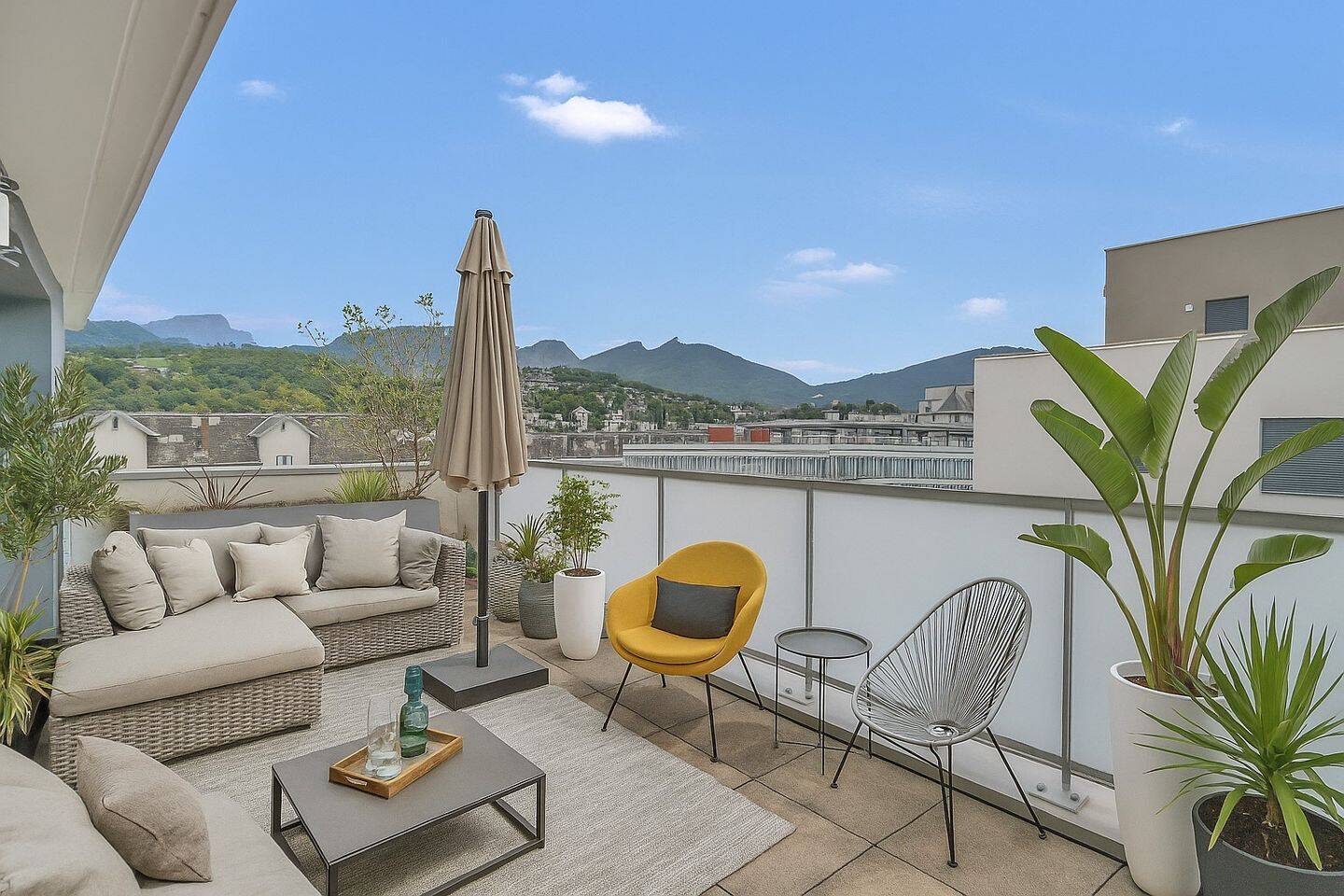 Квартира с 3 спальнями в Шамбери, Франция № 322420