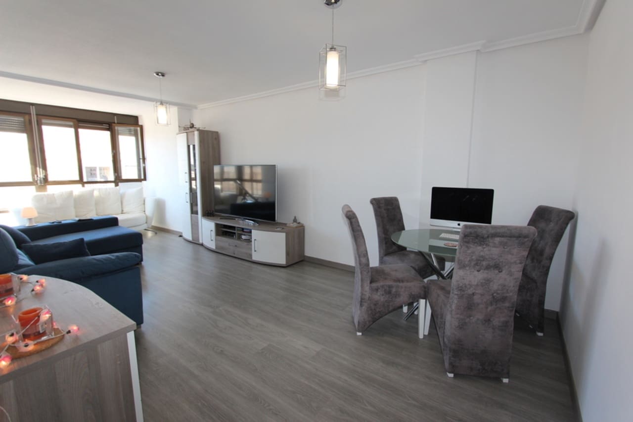 Apartamento de 4 dormitorios en Guardamar del Segura, Spain No. 182947