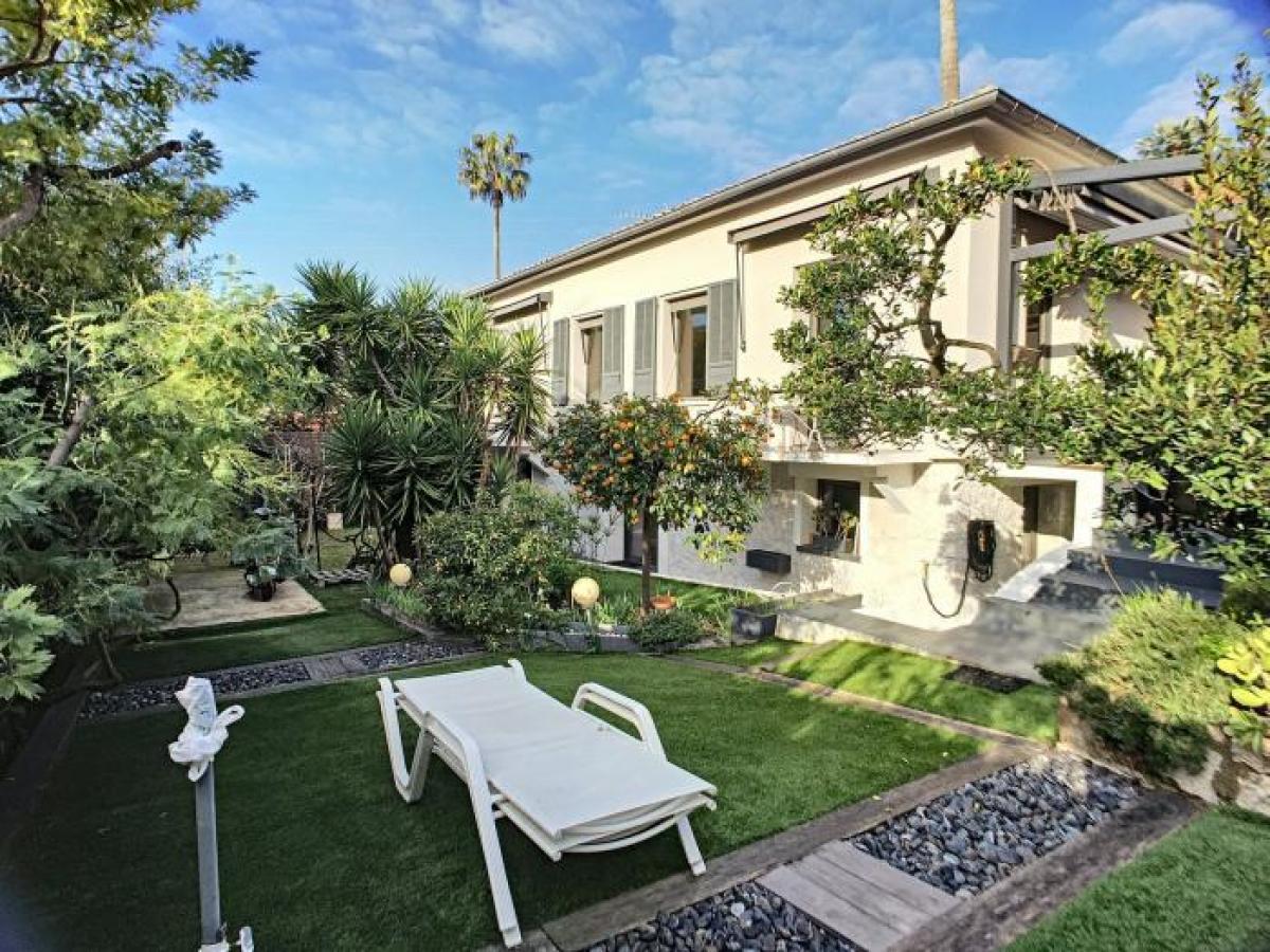 3 bedrooms Villa in Cannes, France No. 2729