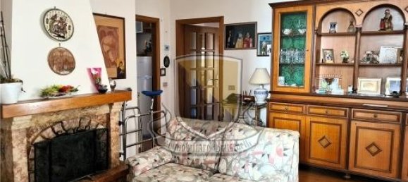 5 rooms Apartment in Sovicille, Italy No. 30302 3