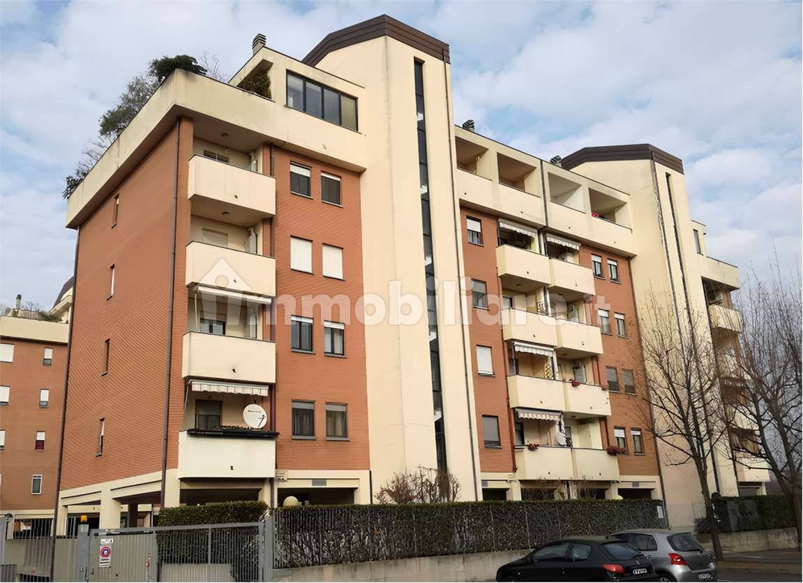 3غرفة شقة في Rho, Italy رقم 4994