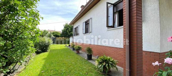 3 bedrooms Villa in Pramaggiore, Italy No. 222554 5