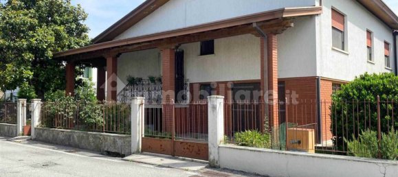 3 bedrooms Villa in Pramaggiore, Italy No. 222554 2