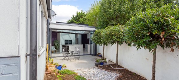 2 bedrooms Apartment in London, United Kingdom No. 13953 2