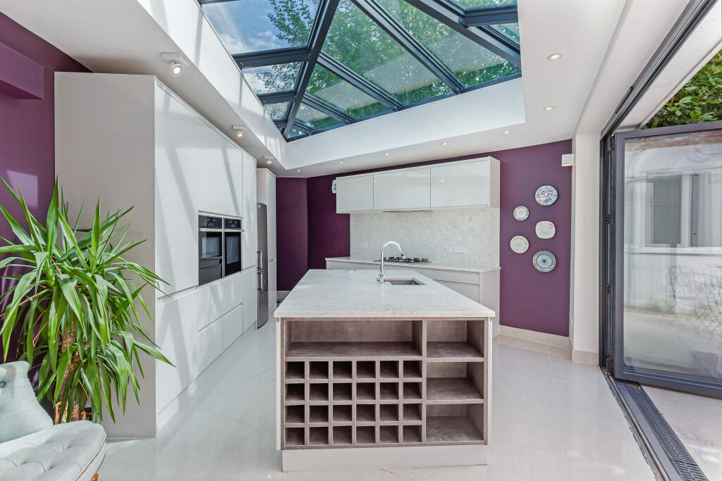 2 bedrooms Apartment in London, United Kingdom No. 13953