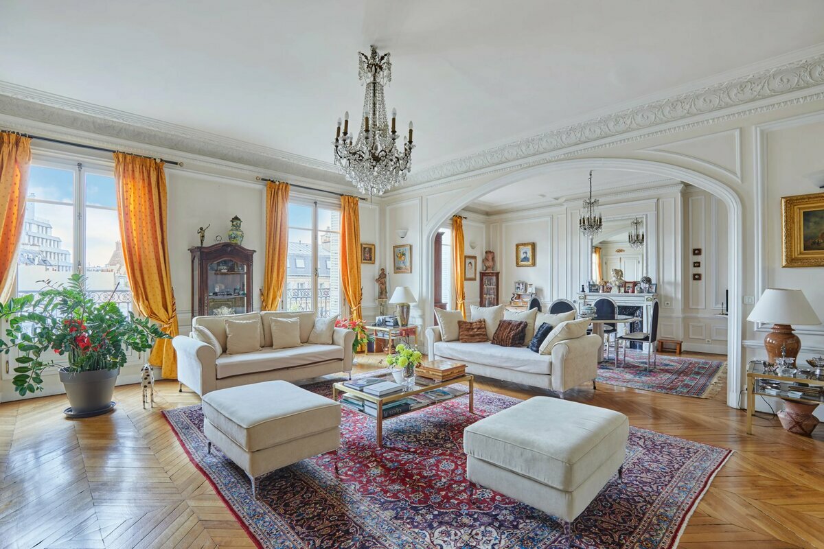 4 bedrooms Apartment in Paris, France No. 162877