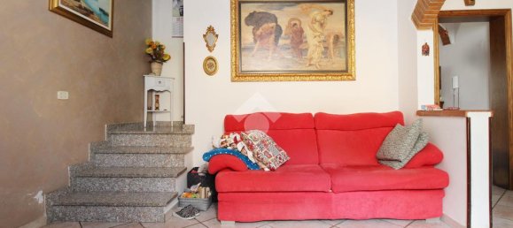 3 bedrooms House in Prato, Italy No. 60422 8