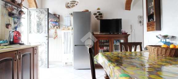 3 bedrooms House in Prato, Italy No. 60422 3