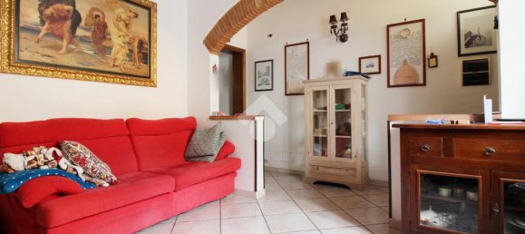 3 bedrooms House in Prato, Italy No. 60422 10