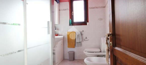 3 bedrooms House in Prato, Italy No. 60422 18