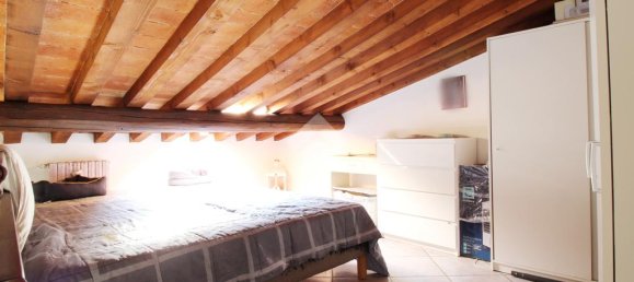 3 bedrooms House in Prato, Italy No. 60422 25