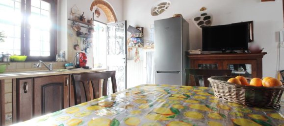 3 bedrooms House in Prato, Italy No. 60422 4