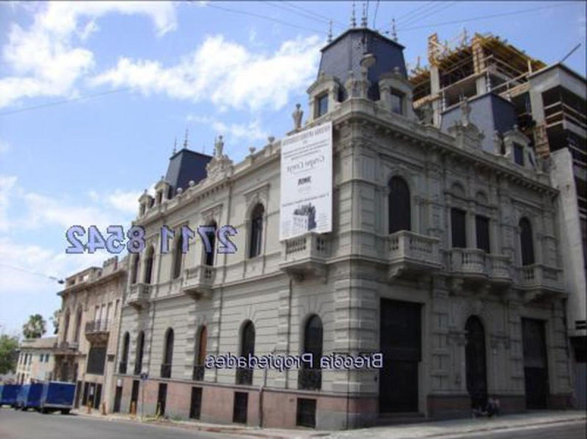 8 bedrooms House in Montevideo, Uruguay No. 6252