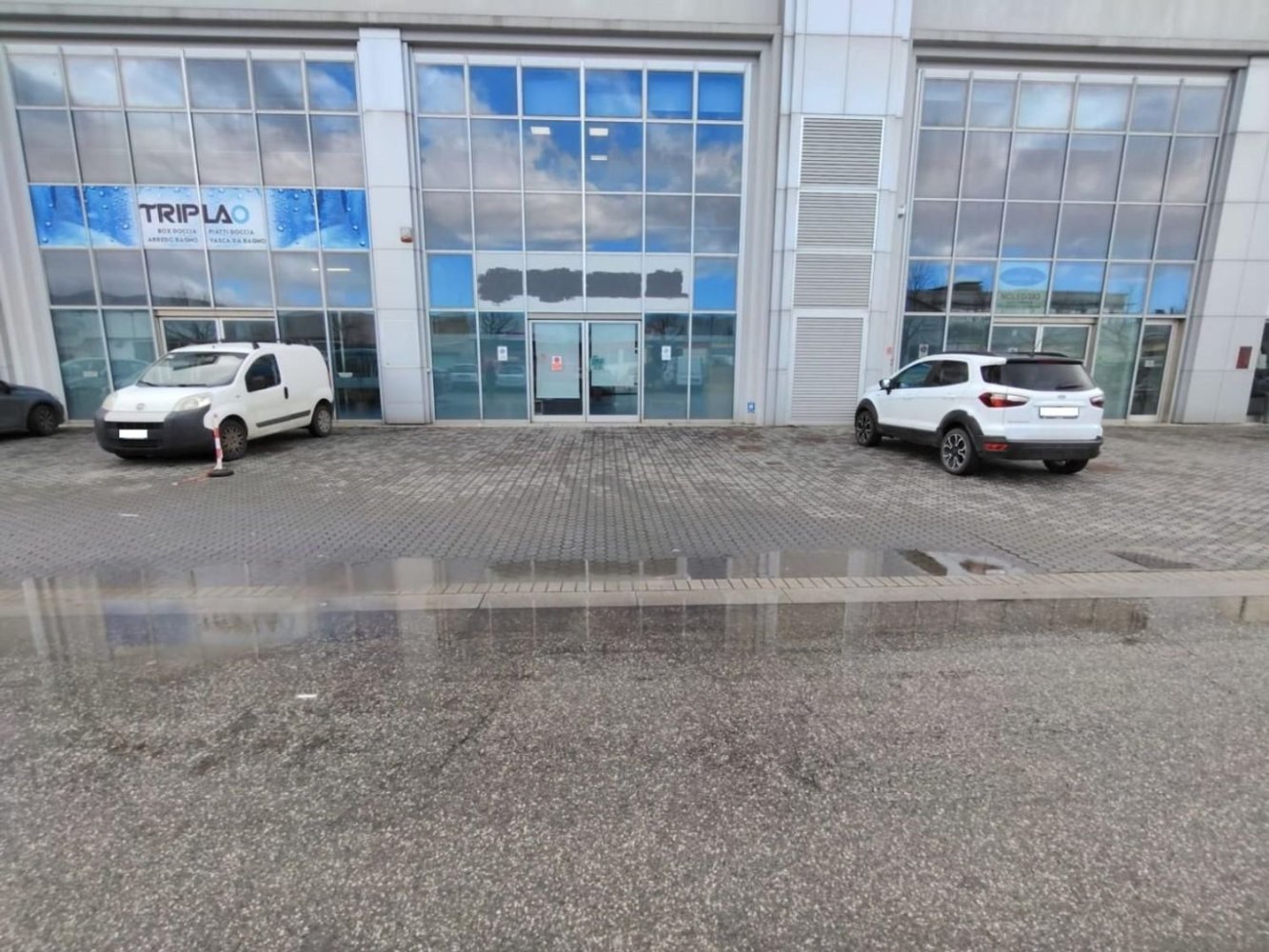 Коммерческая недвижимость 270м² в Понтедера, Италия № 328079