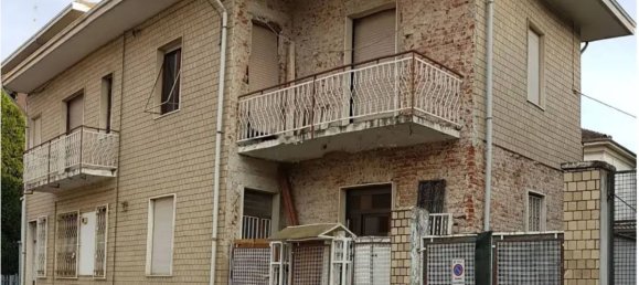 6-salle Appartement à Valenza, Italy No. 80969 2