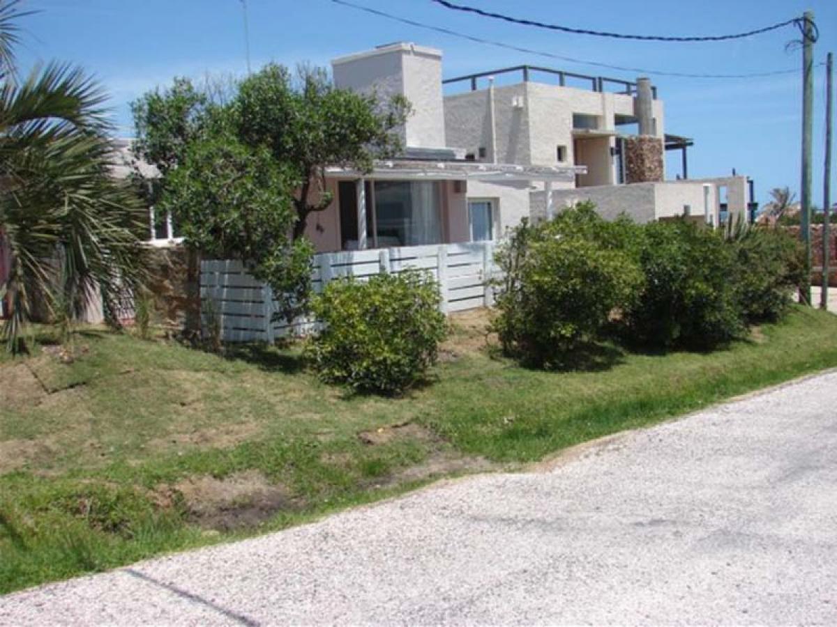 2 bedrooms House in Maldonado, Uruguay No. 8754