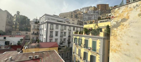 2 rooms Apartment in Naples, Italy No. 29284 3