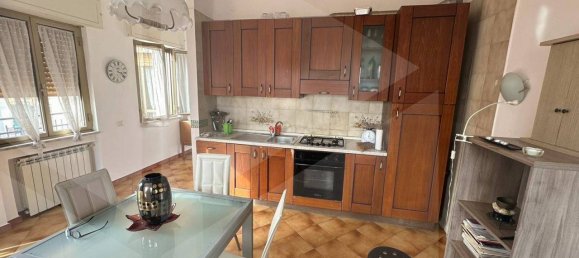 2 rooms Apartment in Naples, Italy No. 29284 4