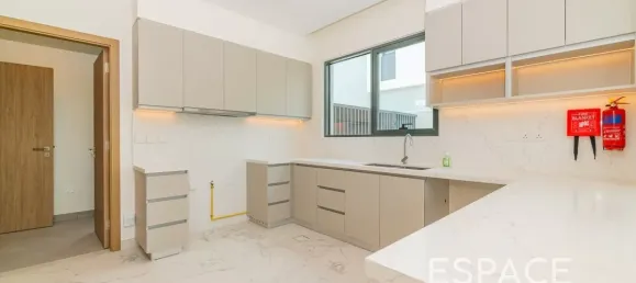 Villa de 5 dormitorios en Al Furjan, UAE No. 106095 6