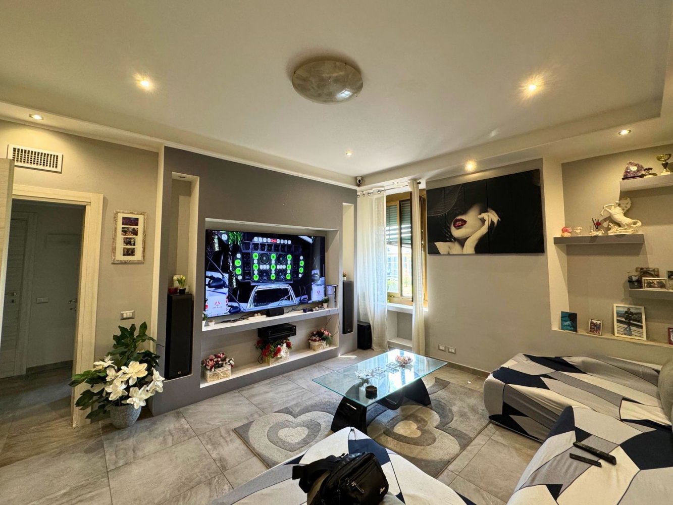 3 bedrooms Apartment in Milan, Italy No. 382275