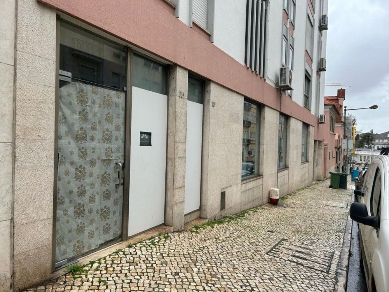 Gewerbliche Immobilie in Lisbon, Portugal 250m², Nr. 349877
