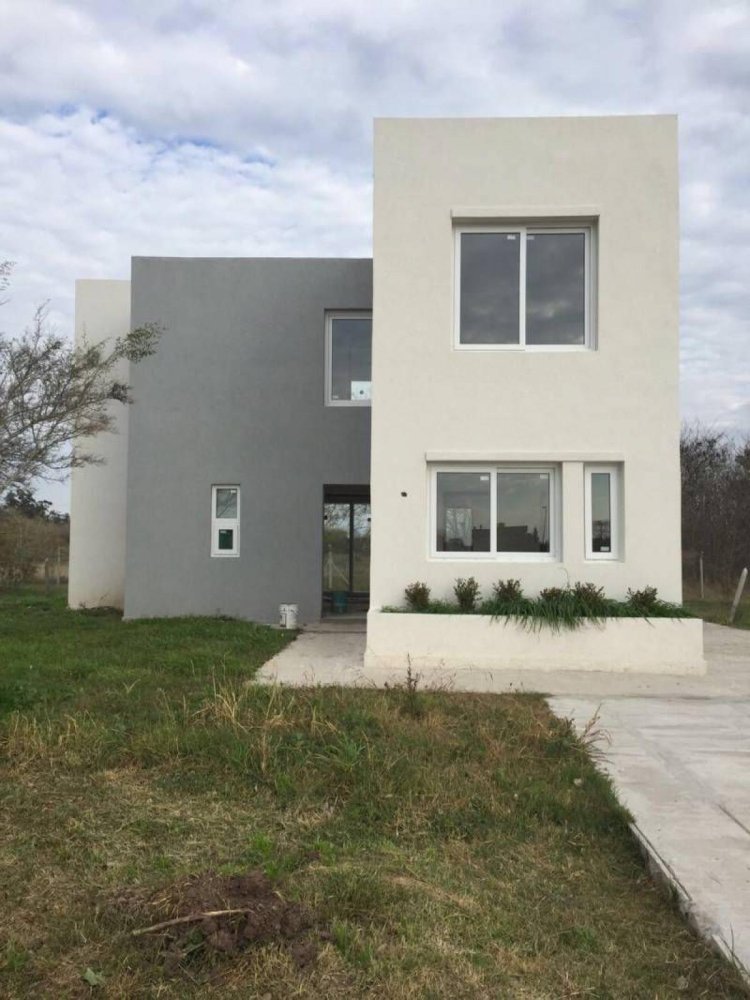 3 غرف نوم منزل في Berazategui, Argentina رقم 89967