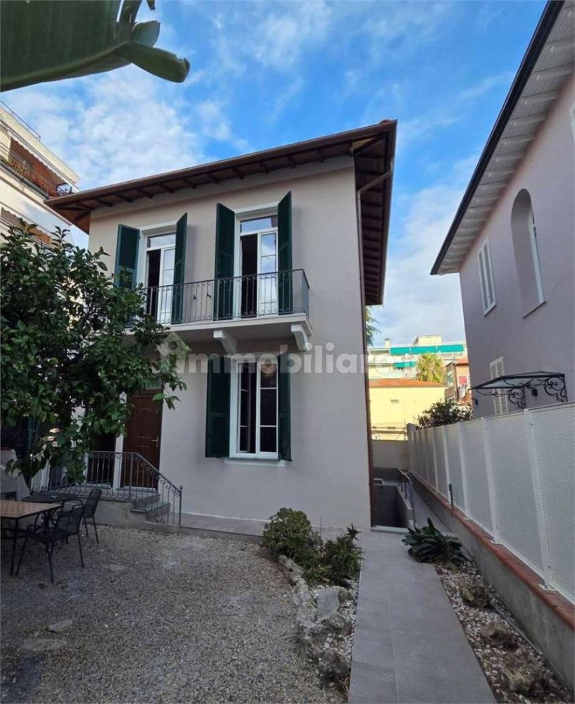 5 rooms Villa in Bordighera, Italy No. 267224