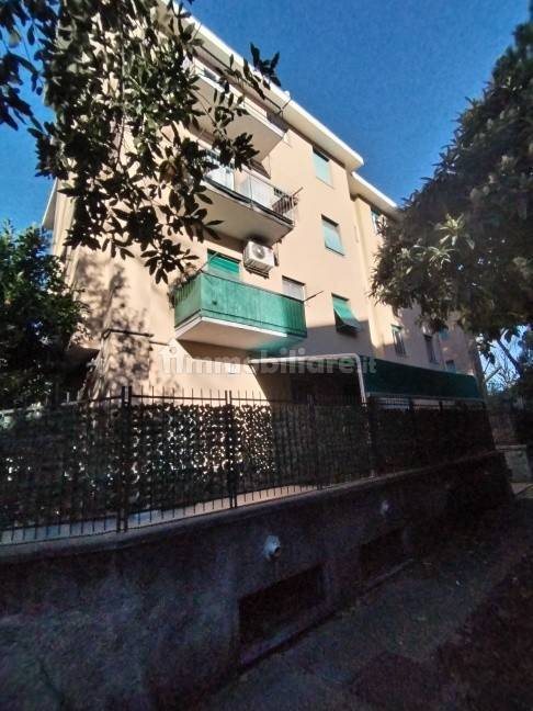 Apartamento de 3 dormitorios en Genoa, Italy No. 213194
