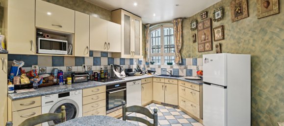 4 bedrooms Apartment in Paris, France No. 113368 12