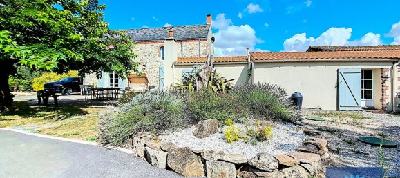  Castillos de 4 dormitorios en Beaulieu-sous-la-Roche, France No. 281256 3