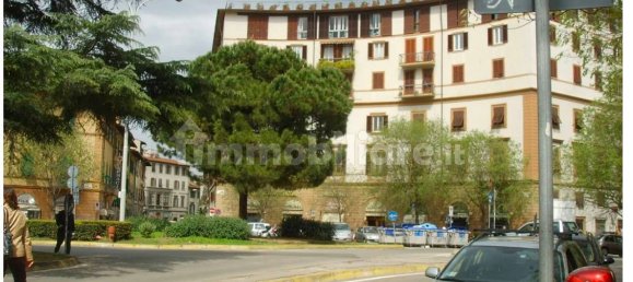 5 rooms Commercial property in Florence, Italy No. 39129 2
