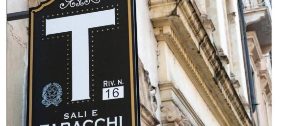 5 rooms Commercial property in Florence, Italy No. 39129 3