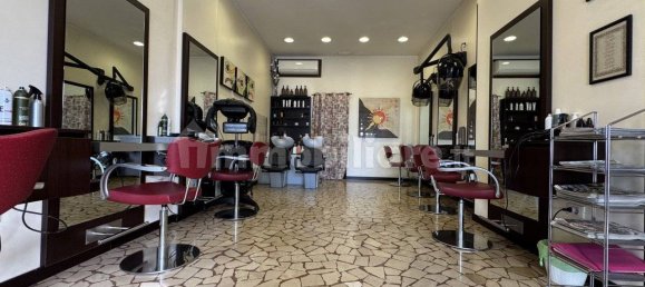 2 rooms Commercial property in Padua, Italy No. 322650 3