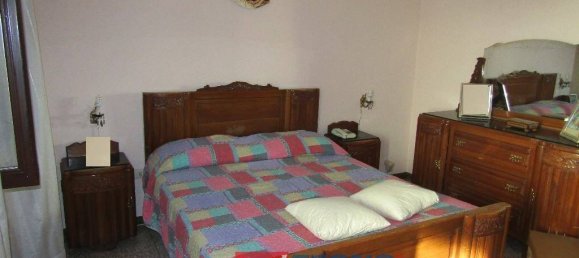 5 rooms House in Front, Italy No. 89126 9